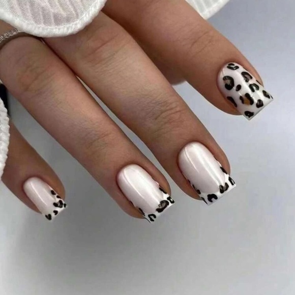 Instantly Upgrade Your Look with 24pcs Short Square Leopard French Fake Nails - Picture 1 of 3